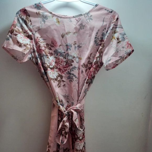 Pink Dress with Flowered Pattern - Picture 1 of 3